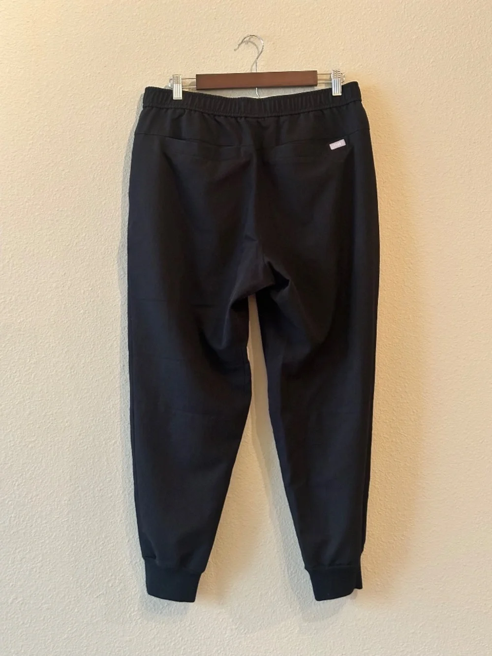 FIGS Technical Collection Black Jogger Scrub Pants | Men's Large Short (L/S) |